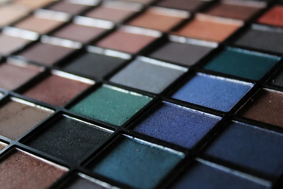Photo d'illustration du cours « École Vendôme — Maquillage professionnel » : Arc de Cupidon